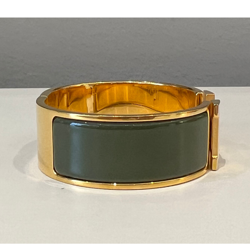 03_IHRSCHMUCK_Hermès Clic H Armreif, Farbe: racing green in Gelbgold Farbe, Größe: 2,00cm