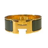 02_IHRSCHMUCK_Hermès Clic H Armreif, Farbe: racing green in Gelbgold Farbe, Größe: 2,00cm