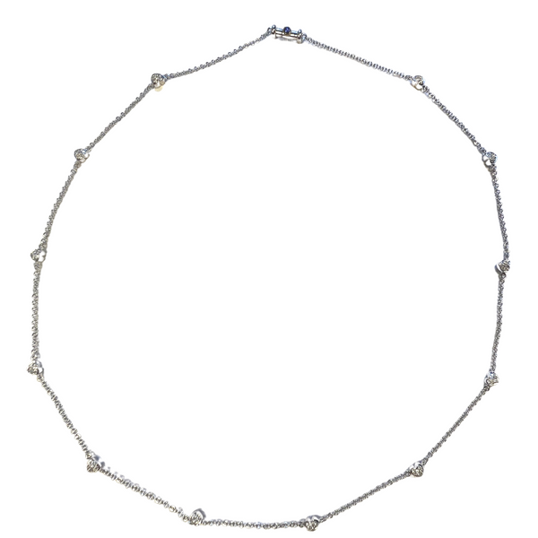Kettencollier mit 12 kleinen Brillantherzen in 750er Weißgold - eine funkelnde Herzensangelegenheit
